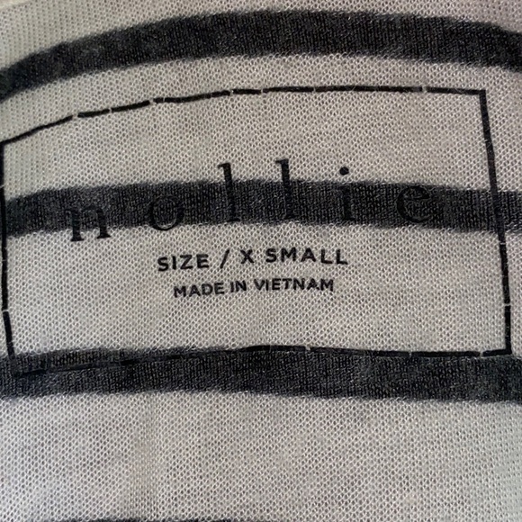 Nollie Striped V-Neck - Picture 4 of 4